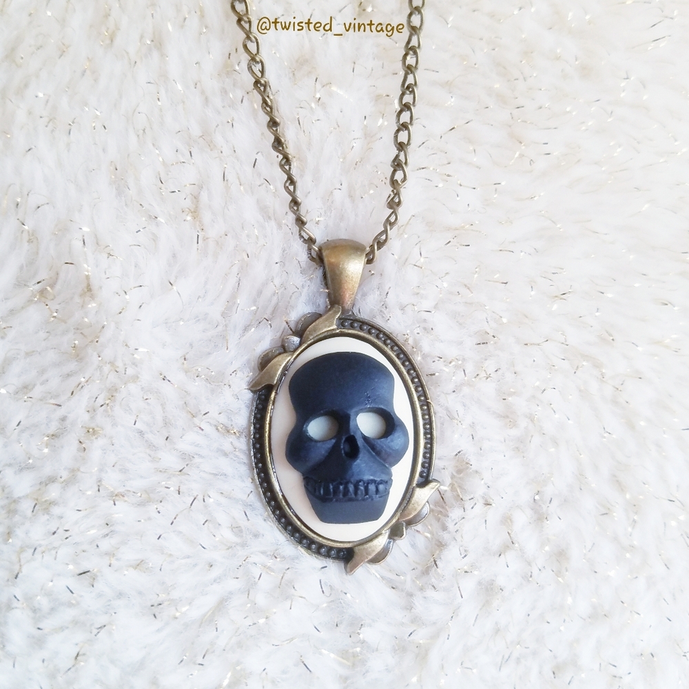Black White Skull Cameo Bow Necklace Spooky Goth Gothic Lolita